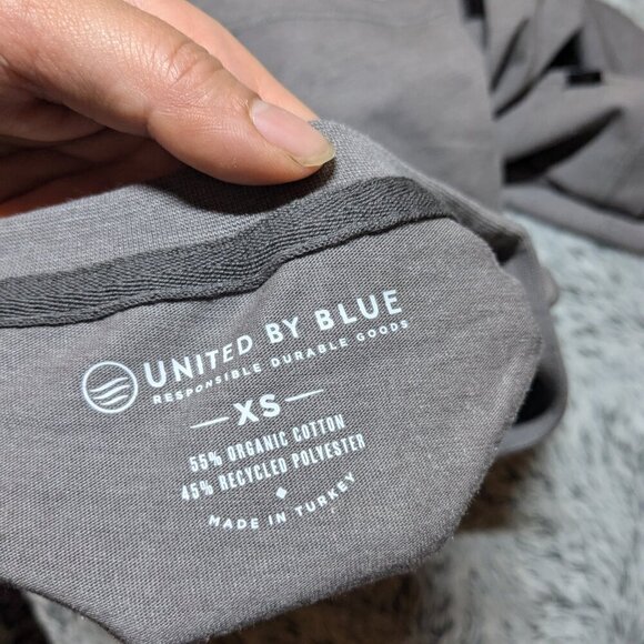 NEW United By Blue Gray TShirt Mountains V-Neck Graphic Tee T-Shirt XS - Picture 5 of 7